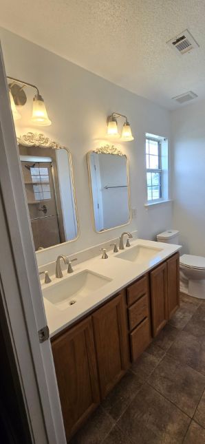 Bathroom remodel in Wetumpka, AL
(Charlie Jr. & Mike)
Tub to Shower Conversion, New Vanity, New Flooring, and Paint Job. (1)