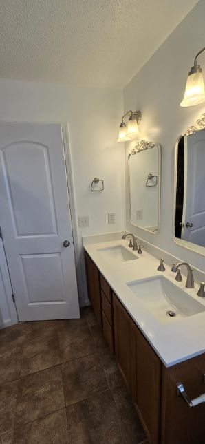 Bathroom remodel in Wetumpka, AL
(Charlie Jr. & Mike)
Tub to Shower Conversion, New Vanity, New Flooring, and Paint Job. (3)